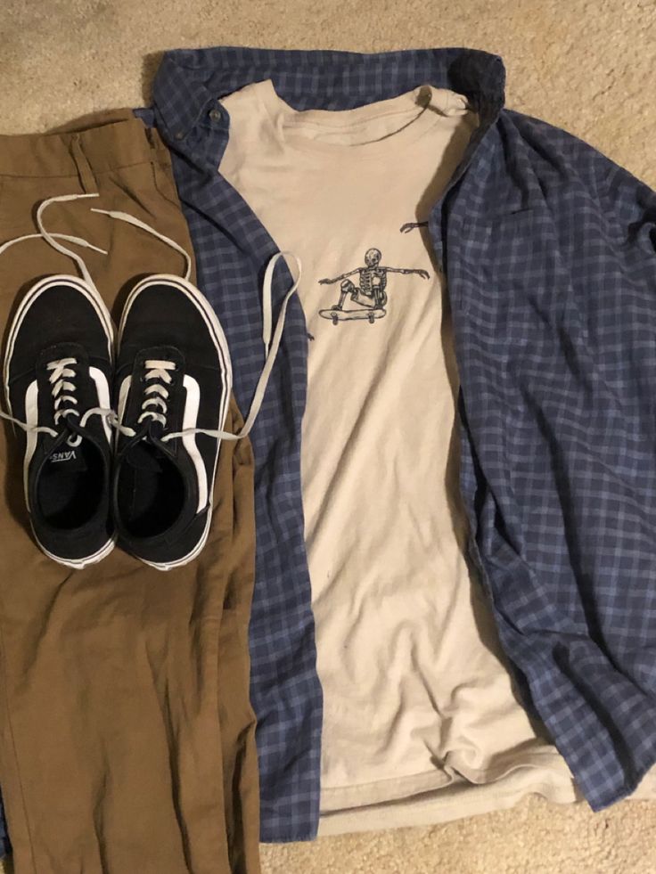 Masculine Clothing Ideas, Masculine Outfit Inspiration, Ftm Outfits Closet Ideas, Trans Style Outfit, Trans Guy Style, Simple Trans Masc Outfits, Ftm Winter Outfits, Masc 80s Outfits, Masculine Outfits Ftm