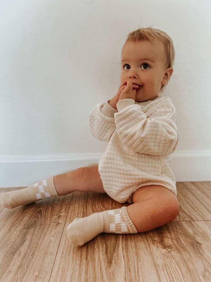 Calm Nursery, Gender Neutral Clothes, Neutral Baby Clothes, Neutral Baby, Outfit Inspo Fall, Gender Neutral Baby, Baby Fever, Baby Pictures, Fall Outfit