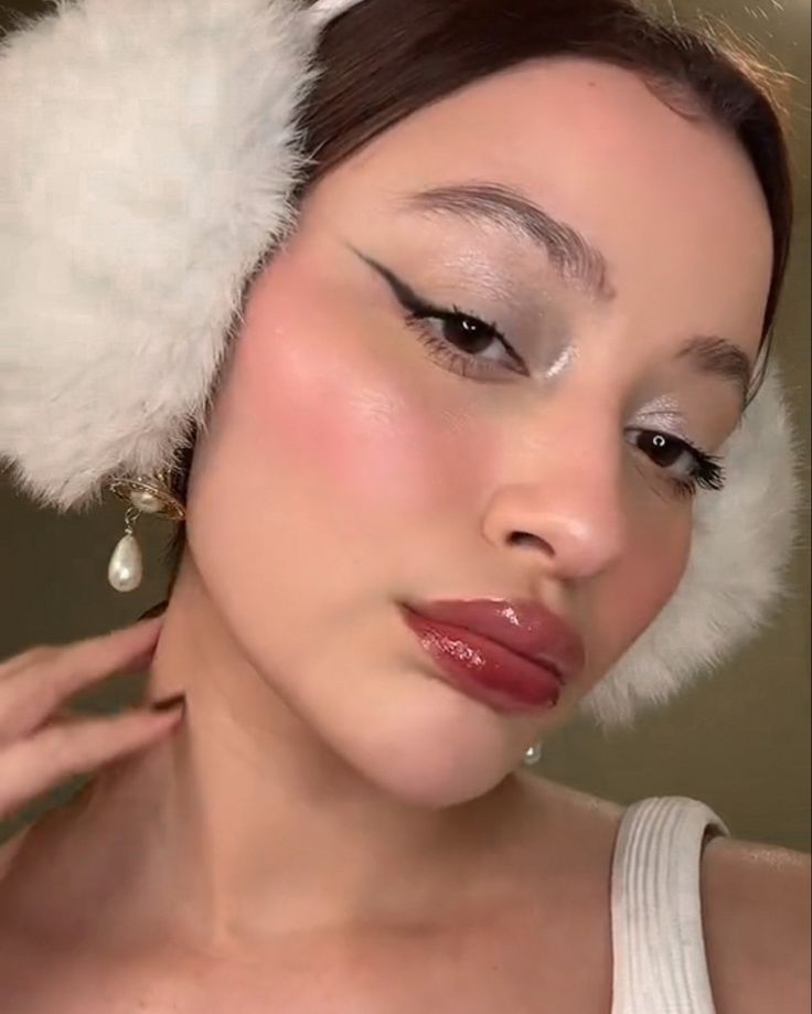 Snow Makeup Aesthetic, Winter Coquette Makeup, I’m Cold Makeup Winter, I’m Cold Makeup Aesthetic, Snow Princess Makeup, I'm Cold Makeup Look, Cold Tone Makeup, I’m Cold Makeup, Ice Princess Makeup