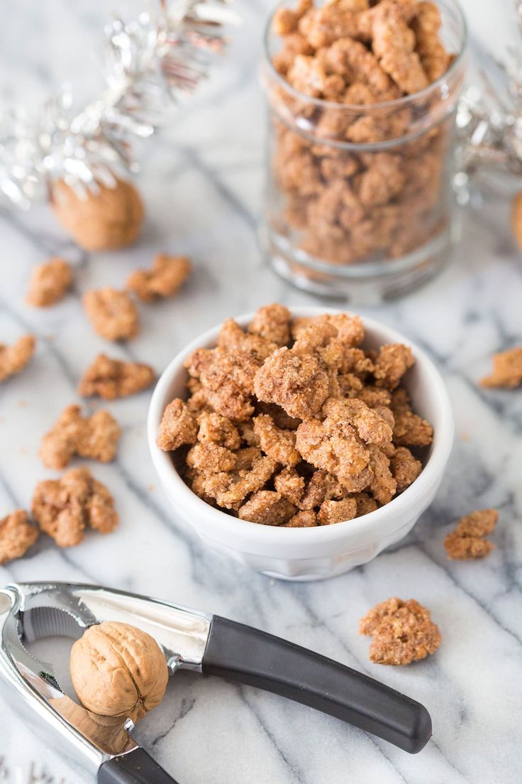 Sugar Walnuts Recipe, Maple Sugar Candy, Candied Walnut Recipe, Cinnamon Sugar Recipes, Glazed Walnuts, Seasonal Baking, Holiday Snack, Walnut Butter, Cinnamon Candy