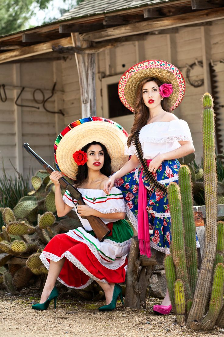 Pinup Model Tania Fonseca & Jamie Gaxiola "La Revolucion Mexicana"  © Hugo Benson Photography Mexican Theme Party Outfit, Mexican Hairstyles, Traditional Mexican Dress, Mexican Fiesta Party, Pancho Villa, Outfits For Mexico, Mexican Party Theme, Mexican Fashion, Fiesta Outfit