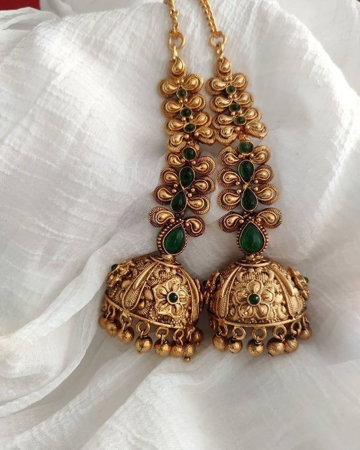 Temple Jewellery Earrings, Jewellery Traditional, Latest Indian Jewellery, Gold Jhumka, Indian Wedding Jewelry Sets, Antique Necklaces Design, Happy Dhanteras, New Gold Jewellery Designs, Gold Earrings Models