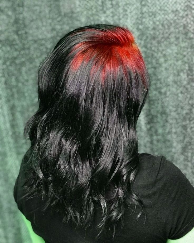 Red Dyed Roots On Black Hair, Black Hair Coloured Roots, Red Roots With Black Hair, Red Shadow Root Black Hair, Red Root Hair, Colorful Shadow Root, Red Roots And Black Hair, Coloured Roots On Black Hair, Ghost Roots Hair Red