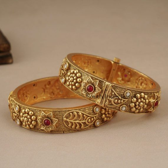 Kada Bangles, Gold Bangles For Women, Beautiful Flower Designs, South India, Beautiful Flower, Gold Bangles, Floral Motif, Flower Design, Flower Designs