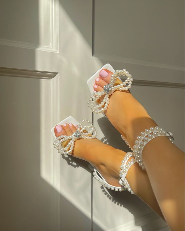 White Heels Aesthetic, Elegant Shoes Heels, Pearl Aesthetic, Pretty Heels, Fancy Heels, Fashion Shoes Heels, Pretty Shoes Sneakers, Heels White, Shoes Heels Classy