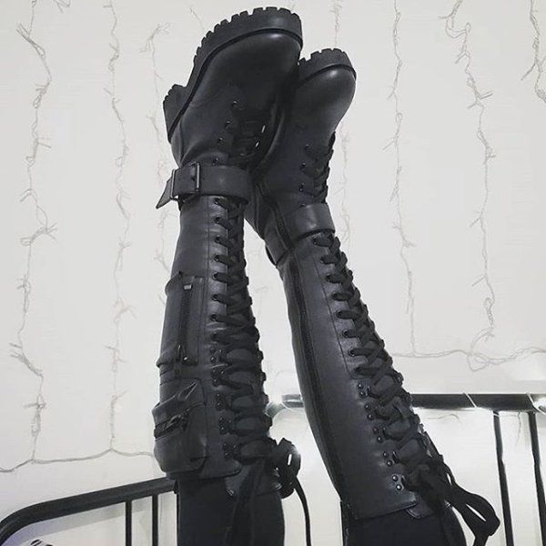 4d6e4749289c4ec58c0063a90deb3964desc35501099ri High Combat Boots Outfit, Combat Boots Aesthetic, Knee High Combat Boots, Female Motorcycle, Combat Boot Outfit, Women Knee High Boots, Winter Cool, Oc Outfits, Black Combat Boots