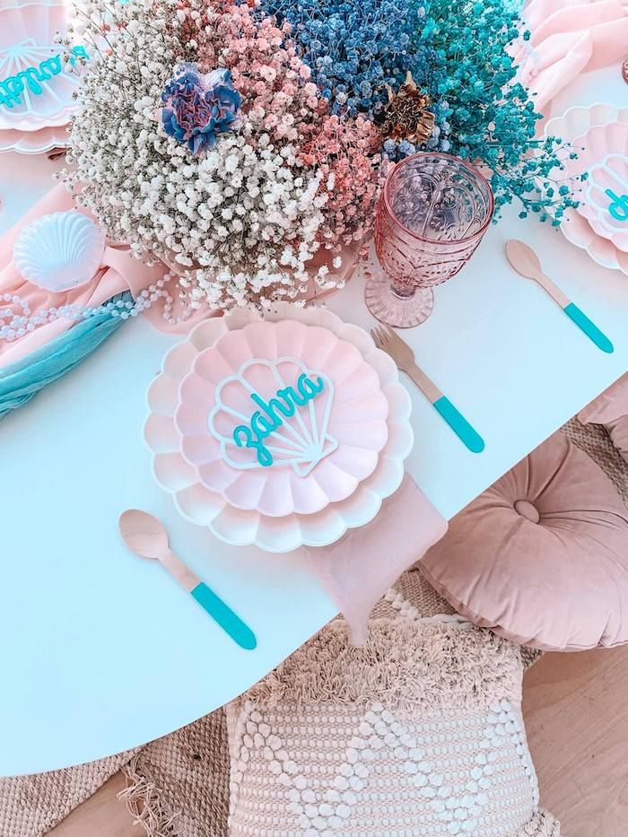 the table is set with pink, blue and white paper plates that spell out i love you