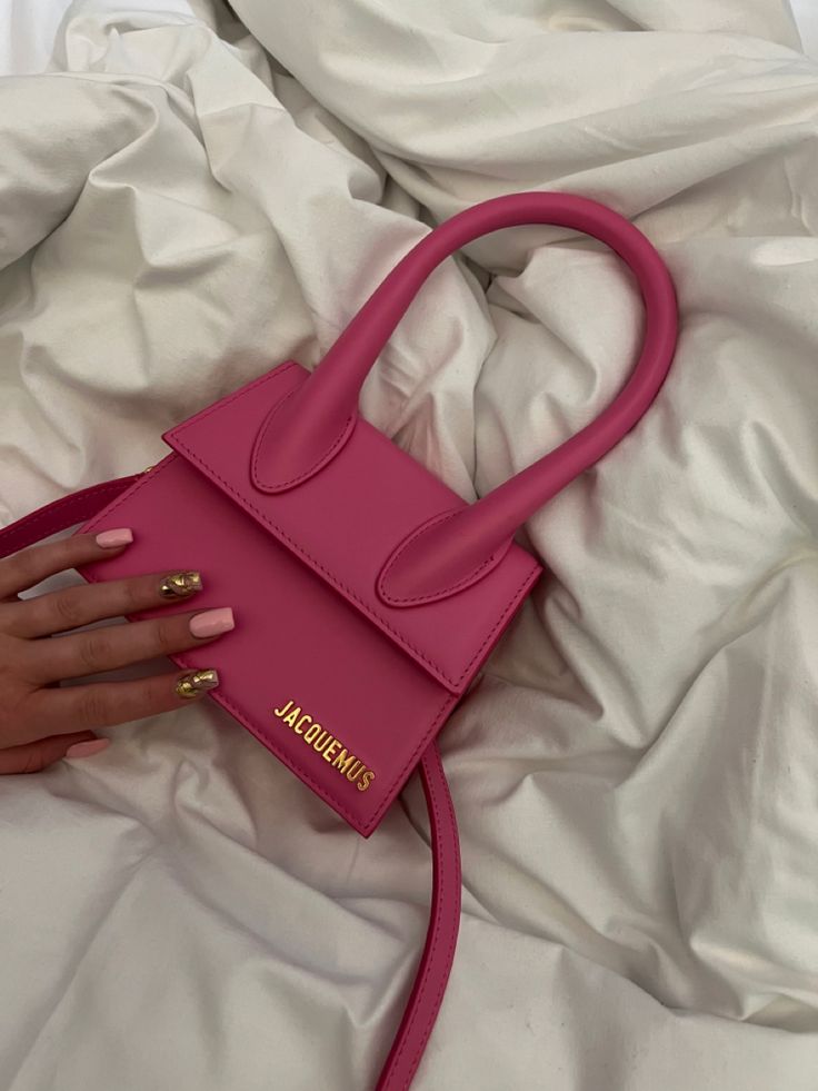 Pink Jacquemus Jacquemus Bag Outfit, Jacquemus Bag, Women's Bags By Usage, Aesthetic Bags, Luxury Bags Collection, Handbag Essentials, Women's Bags By Style, Girly Bags, Fancy Bags