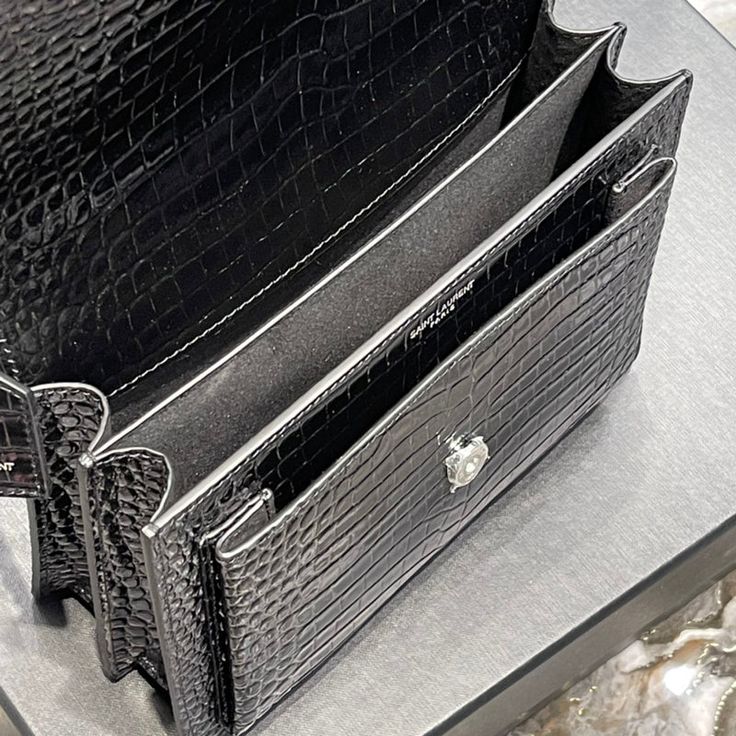 Size: 22cm*8cm*16cm It comes with Dust box, Care manual, Tag, and Paper bag. Luxury Clutch, Luxurious Design, Debit Cards, Bags Shoes, Satchel Bags, Croatia, Evening Bags, Bucket Bag, Contact Us