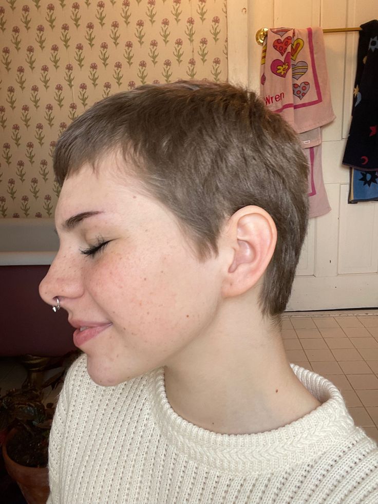 Round Face Buzzcut Women, Buzzed Head Women, Styling A Buzzcut, Women Buzzcut Growing Out, Grow Out Buzz Cut Women, Really Short Hair Women, Long Buzz Cut Woman, Buzz Cut Grow Out, Growing Out Buzzcut Women