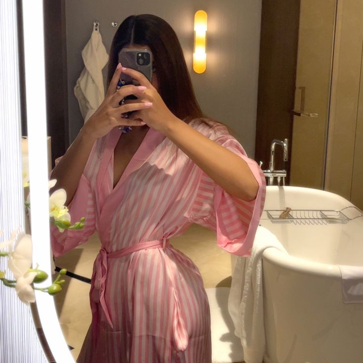 pink robe, VS girl Victoria Secret Bath Robe, Bathrobe Victoria Secret, Silk Robe Victorias Secret, Victoria Secret Night Dress, Vs Robe Aesthetic, Victoria Secret Pink Robe, Victoria Secret Dressing Gown, Victoria Secret Pjs Silk, Victoria Secret Robe Aesthetic