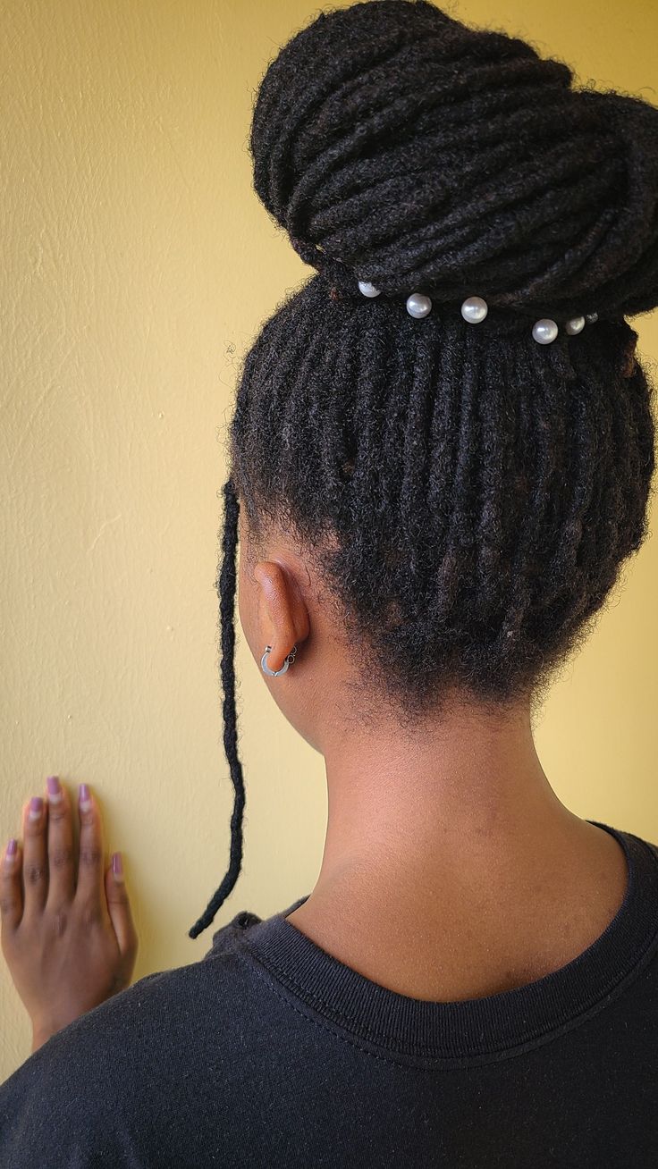 Dreadlock Hairstyles Long, Dreadlock Bun Styles, Locs In A Bun Black Women, Locs High Bun, Temporary Dreadlocks, Temporary Locs Styles, Temporary Locs, Extension Locs Dreadlocks, Dreadlock Bun