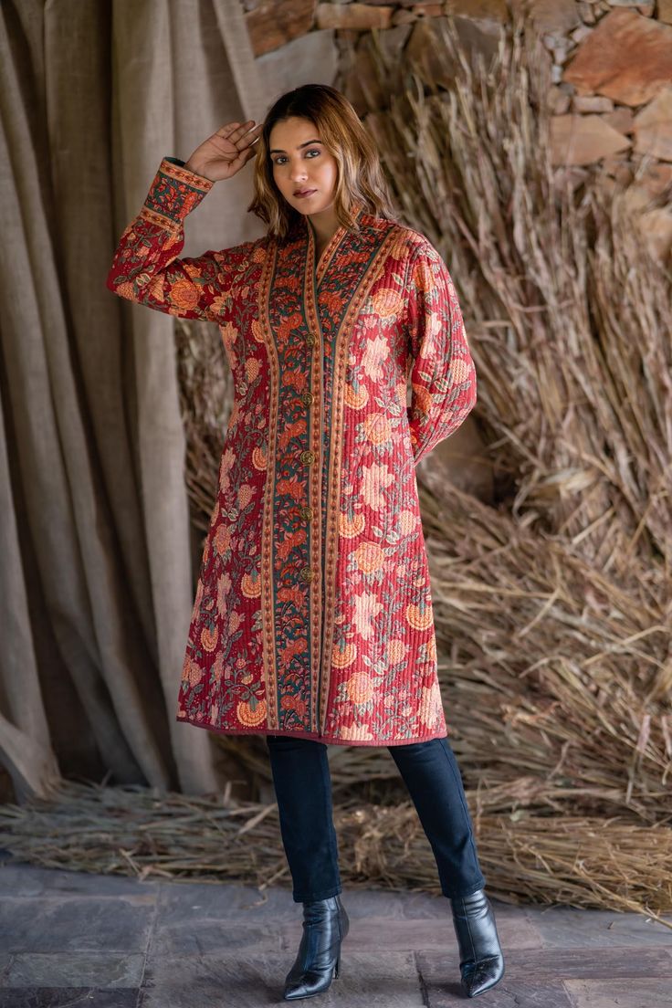 100% cotton quilted hand block printed coat in multicolor rust red color combination. V shape neck with bordered front makes it a stylish long coat. #reversiblejacket #jacketonline #womenjackets #sleevelessjacket Red Color Combinations, Unisex Jacket, Long Winter Coats, Quilt Jacket, Print Coat, Sleeveless Jacket, Quilted Coat, Quilted Jacket, Long Coat