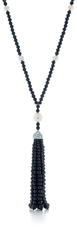 Tiffany & Co. Black Onyx Tassel necklace from the Ziegfeld collection, set in sterling silver. Via the Jewellery Editor. Bracelet Craft, Tassel Jewelry, White Jewelry, Jewelry Projects, Diy Necklace, Craft Diy, The Library, Necklace Designs, Tiffany & Co.