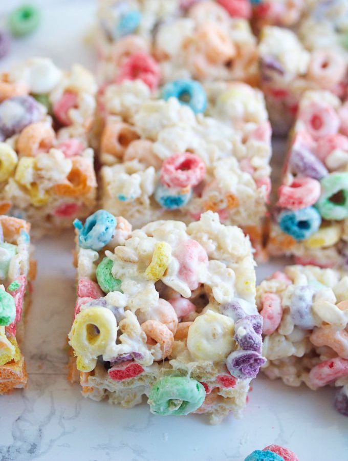 rice krispy treats are arranged on a plate