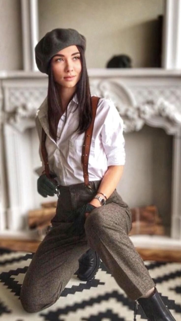 Modern Gatsby Outfit Women, Suspenders Women Outfits, Modern Gatsby Outfit, Peaky Blinders Fashion Women, Gatsby Outfit Women, Peaky Blinders Outfit Women, 1920 Fashion Women, Women In Suspenders, Outfits With Suspenders