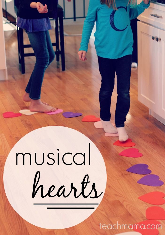 Musical hearts is a reading, moving, & crazy-fun kid game that's perfect for Valentine's Day! #teachmama #Valentinesday #heartcrafts #heartgames #Heartactivities #funforkids #gamesforkids Valentine Party Games, Vday Party, Valentines Class Party, Kid Game, Valentine's Day Party Games, Valentine Party Game, Valentines Games, Valentinstag Party, Class Valentines