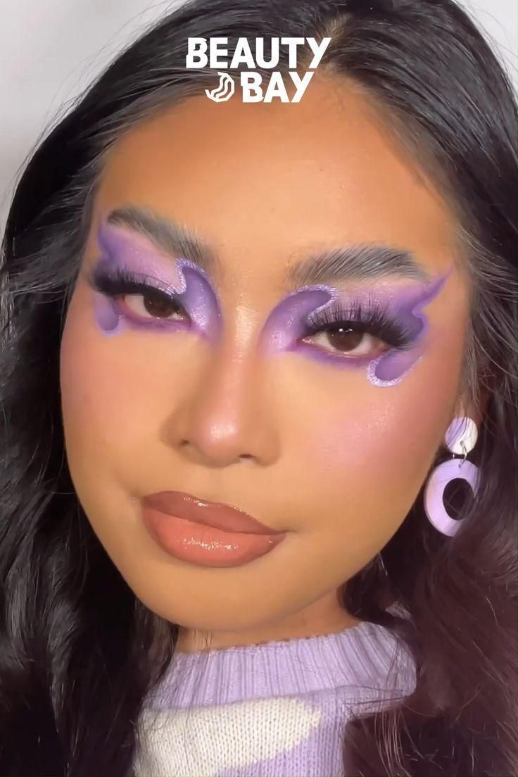 Saturno World Tour Makeup Inspo Make Up Purple Eyes, Purple Eye Makeup Looks, Purple Makeup Ideas, Trending Eye Makeup, Colourful Makeup Looks, Trippy Makeup, Crazy Makeup Looks, Lilac Makeup, Makeup Eyeshadow Looks