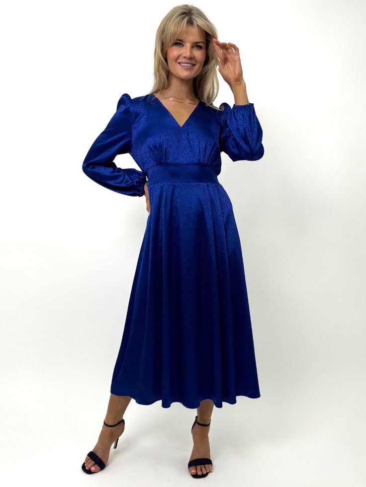 Kate & Pippa Audrey Midi Dress In Blue Print-Nicola Ross Kate And Pippa, Elegant Midi Dress, Elegant Midi Dresses, Leggings Hoodie, Dress Crafts, Blue Print, Sophisticated Look, Versatile Style, Satin Fabric