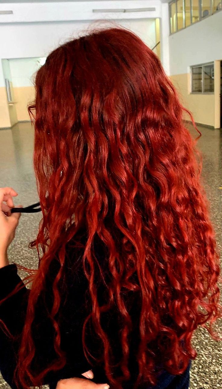 Flawless Cherry Red Hair Looks to Inspire You Curly Cherry Red Hair, Long Wavy Red Hair, Long Red Curly Hair, Long Curly Red Hair, Red Wavy Hair, Curly Red Hair, Red Hair Color Ideas, Red Hair Looks, Hair Pale Skin