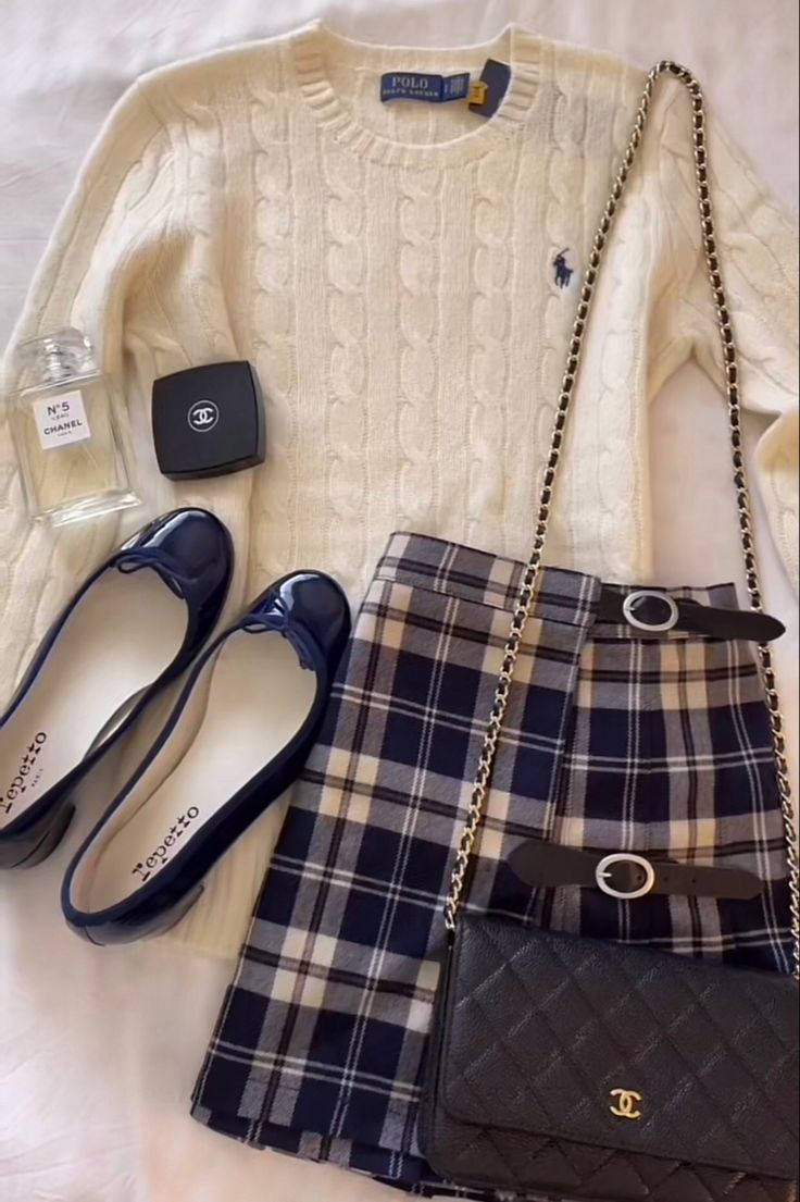 designer coquette old money purse repetto chanel ralph lauren outfit fashion aesthetic navy blue fall winter inspo Chanel Aesthetic Outfit, Aesthetic Navy Blue, Aesthetic Navy, Coquette Old Money, Navy Blue Outfit, Money Clothes, Money Girl, Money Purse, Winter Inspo