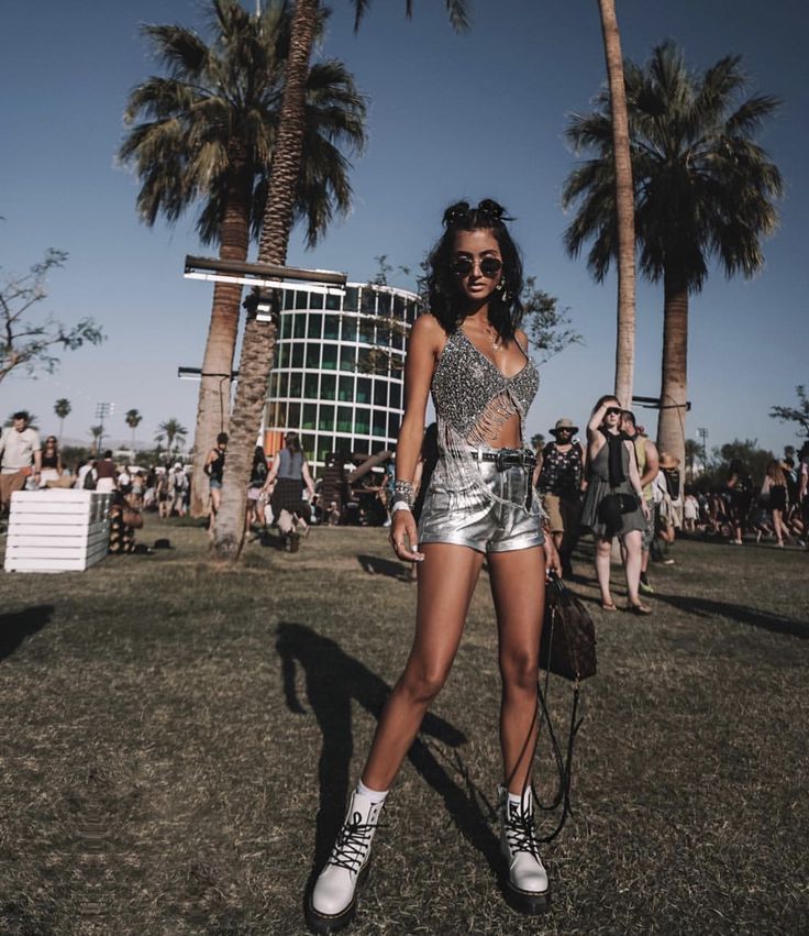 Ultra Outfits Miami, Miami Ultra Music Festival Outfit, Outfit Creamfields, Ultra Outfits Music Festivals, Ultra Miami Outfits, Best Festival Outfits, Electro Festival Outfit, Ultra Outfits, 2023 Festival Outfits