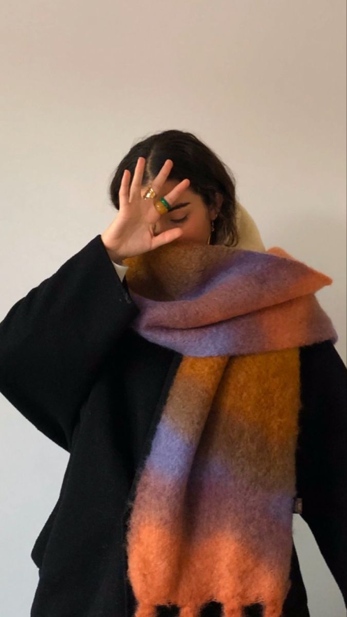 Chunky Scarf Outfit, Scarf Aesthetic, Scarf Outfit Winter, Scarf Outfit, Warm Blanket, Cashmere Wool, Jeans Boyfriend, Looks Style, Mode Inspiration