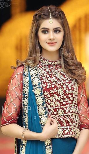 hair style girl for mehndi function Lehenga Hairstyles, Hairstyles For Indian Wedding, Hairstyles For Gowns, Engagement Hairstyles, Indian Wedding Hairstyles, Open Hairstyles, Indian Bridal Hairstyles, Peinados Fáciles Para Cabello Corto, Front Hair Styles