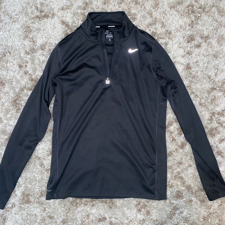 Never Worn Excellent Condition Nike Half Zip, Half Zip Fleece, Tops Nike, Nike Tops, Half Zip, Black Gray, Nike Women, Black And Grey, Hair Cuts