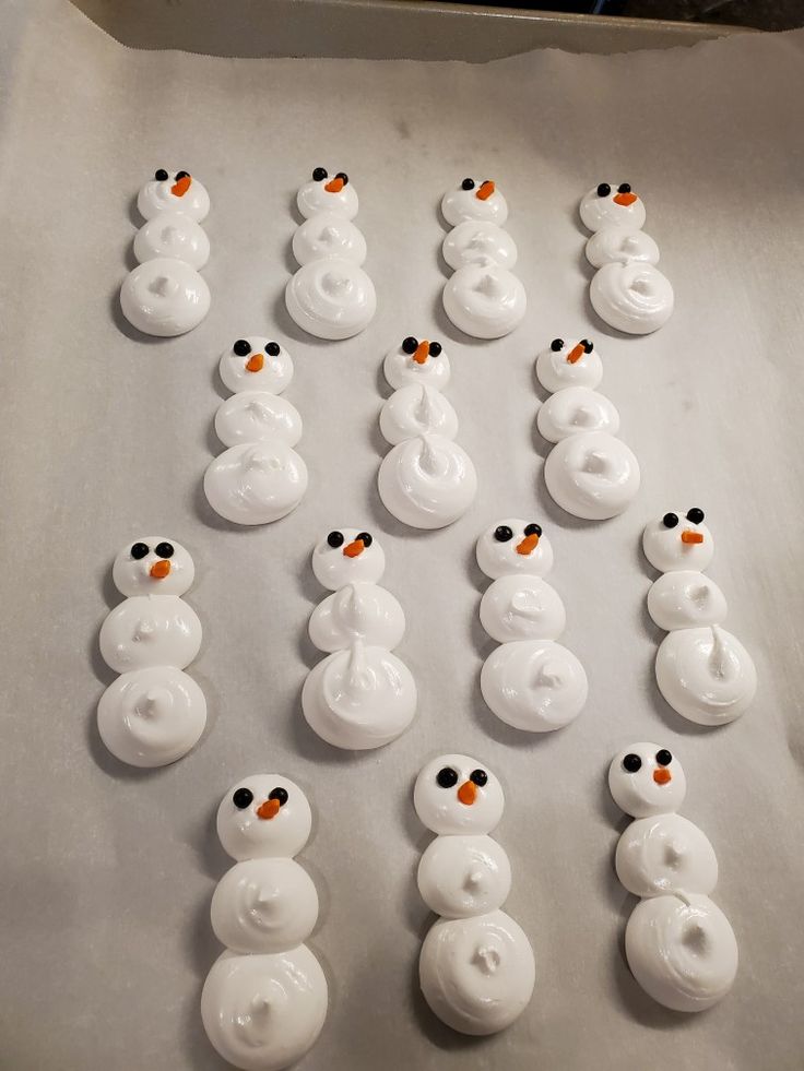 there are many snowmen on the baking sheet