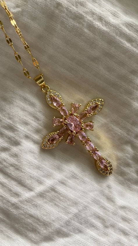 Pretty Gold Cross Necklace, Pink Aesthetic Necklace, Cross Necklace Pink, Cute Cross Necklace Gold, Gold Cross Jewelry, Pretty Cross Necklace, Aesthetic Cross Necklace, Gold Cross Necklace Aesthetic, Pink Cross Aesthetic