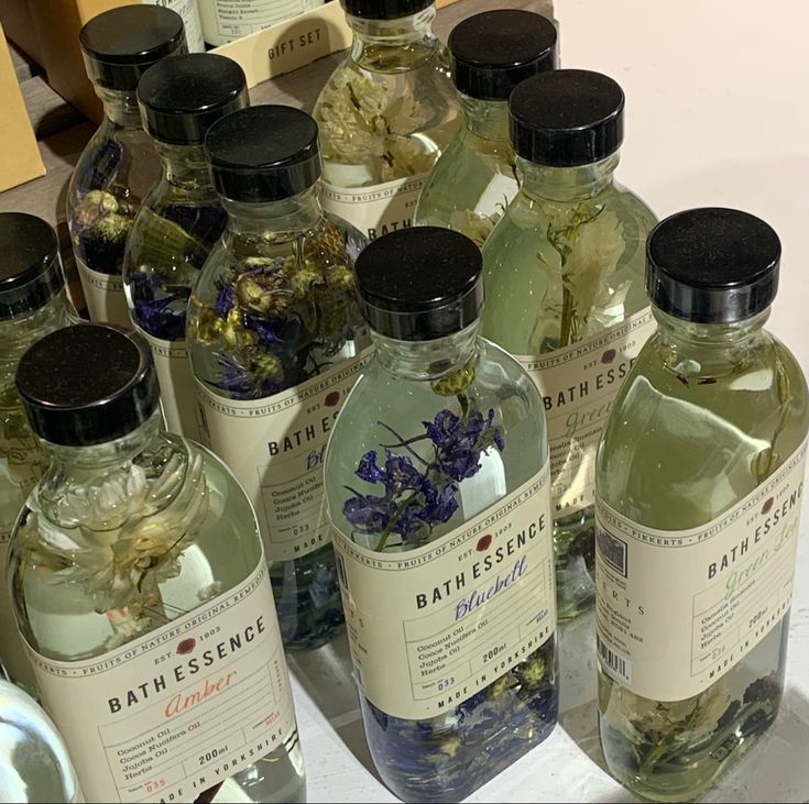 Apothecary Esthetics, Herbal Remedies Aesthetic, Herbal Product Packaging, Herbal Apothecary Aesthetic, Chinese Apothecary Aesthetic, Herbal Bath Aesthetic, Herbal Apothecary, Natural Cosmetics, Apothecary