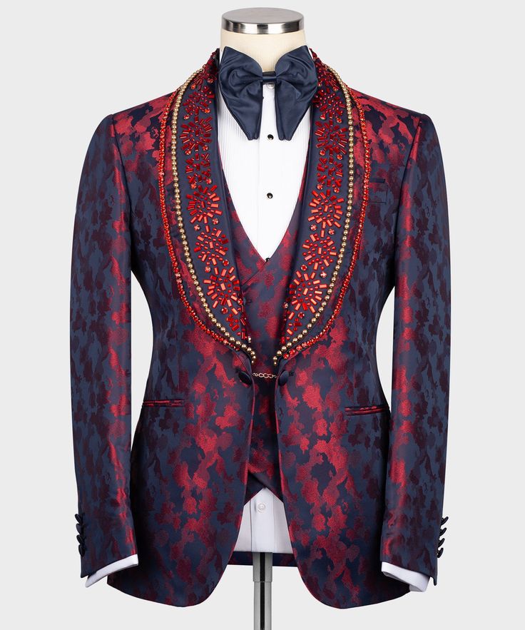 Luxury Fitted Suit For Festive Season, Tailored Tuxedo Sets For Gala, Elegant Tuxedo For Gala And Festive Occasions, Elegant Festive Suits For Gala, Elegant Gala Suits For Festive Season, Elegant Gala Suits For Festive Occasions, Luxury Festive Tuxedo For Gala, Elegant Festive Gala Suits, Luxury Fitted Tuxedo For Festive Occasions