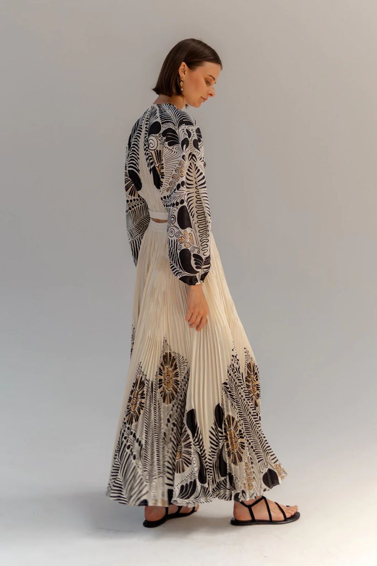 Shop the Maria Skirt by Heirlome | Official Site Fall 2024 Dresses, Silk Crepe Fabric, Dressy Skirt, Fashion Souls, Trends 2025, Printed Pleated Skirt, Bohemian Women, Modern Feminine, Border Print