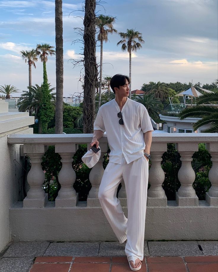 @𝐥𝐞𝐞𝐡𝐤.𝐤 Mens Outfits Dinner, Asian Men Summer Outfit, Korean Beach Outfit Men, Smiley Outfits, Asian Outfits Summer, Korean Man Outfit, Dinner Outfit For Men, Asian Men Outfit, Korean Men Outfit