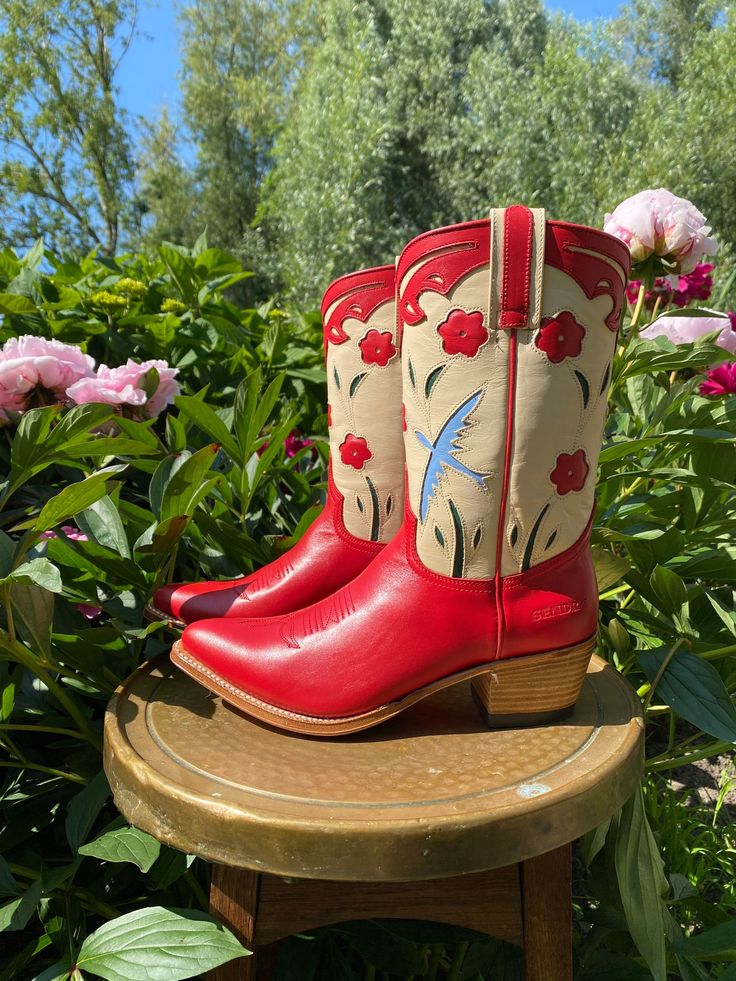 WE OFFER FREE SHIPPING on our website www.Dandelie.com Follow @dandeliethelabel on Instagram for updates! These Colibri Boots in red are handcrafted in Spain. Our boots are made of the finest leather, and over time will adjust and mould to fit your feet perfectly. Our boots compliment any style, whether you're a 70s vintage babe, a Bohemian soul, a Western cowgirl, or just looking to spice up your style! These boots are a statement, investment piece that will elevate any outfit. Red Weetern Cowboy Boots, Red Bridal Boots, Pretty Boots, Bohemian Soul, Funky Shoes, Red Bird, Fancy Shoes, Western Cowgirls, Heel Caps