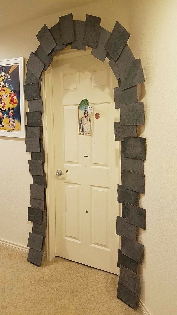 Porta Halloween, Kingdom Vbs, Medieval Decor, Medieval Party, Castle Decor, Vbs Themes, Festa Harry Potter, Theme Harry Potter, Harry Potter Halloween