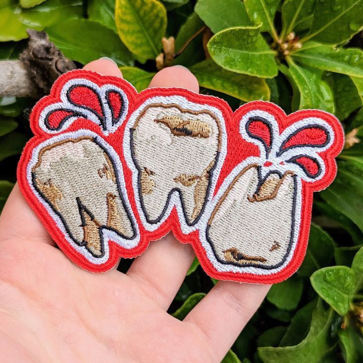 Y2k Patches, Aesthetic Teeth, Making Patches, Painted Patches, Jean Patches, Felt Patches, Patch Ideas, Teeth Art, Jeans Backpack