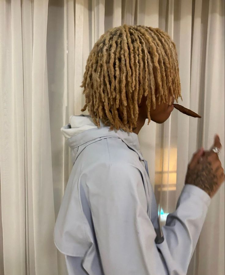 Dreads Styles Black, Afro Dreads, Dyed Dreads, Mens Twists Hairstyles, Short Dreadlocks Styles, Dreadlocks Men, Dread Hairstyles For Men, Mens Dreads, Blonde Dreads