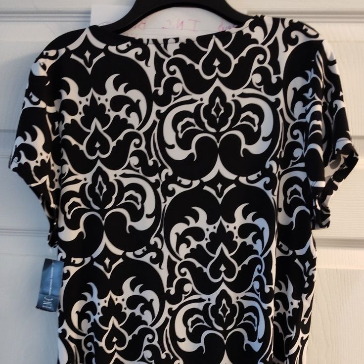 I.N.C. Black & White Blouse Size Lg Elegant Black And White Summer Top, Elegant Black And White Top For Summer, Black White Blouse, Illusion Top, Royal Blue Blouse, Halter Blouse, Silky Top, Smock Blouse, Black And White Blouse