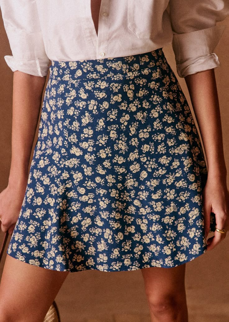 Pattern Skirts, Ditsy Floral Pattern, Look Formal, Cute Skirt Outfits, Rock Outfit, Floral Mini Skirt, Women Plus Size, Cute Skirts, Ditsy Floral