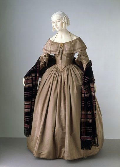 Victoria and Albert Museum: 1842, England; This dress is characteristic of fashionable styles from the early 1840s. The neckline is wide with a deep collar or ‘bertha’. The long, tight sleeves are typical of the 1840s, while the short over-sleeves recall the elaborate sleeves of the 1830s. The waist is lengthened in front with a point both front and back. The elaborate applied decorations of the 1830s are now no longer fashionable. 1840s Dress, 1800s Fashion, Century Dress, Silk Satin Dress, 19th Century Fashion, Old Dresses, Period Outfit, Century Clothing, Victorian Clothing