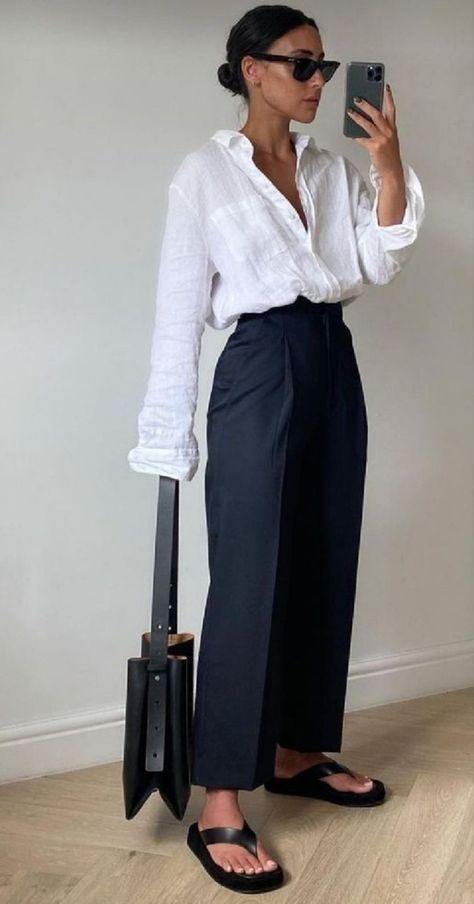 Get the Look for Less: Capsule Wardrobe Black Leather Bucket Bag Smart Casual Women Outfits Classy, Minimal Classic Outfit, Professional Fits, 2025 Wardrobe, Roast Dinners, London Office, Classic Clothing, Paris Mode, Mode Casual