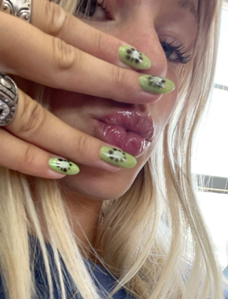 Short Nail Art Aesthetic, Kiwi Nail Art, Ahs Nails, Kiwi Nails, Daisy Acrylic Nails, Spring Nail Designs, Summery Nails, Pretty Gel Nails, Crazy Nails