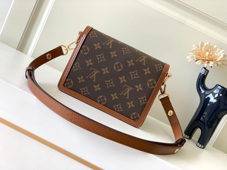 High Quality LV Monogram Bag 825 Size: 20cm*15cm*9cm It comes with Dust box, Care manual, Tag, and Paper bag. Lv Monogram Bag, Lv Monogram, Monogram Bag, Lv Bag, Tote Backpack, Crossbody Shoulder Bag, Backpack Bags, Paper Bag, Monogram