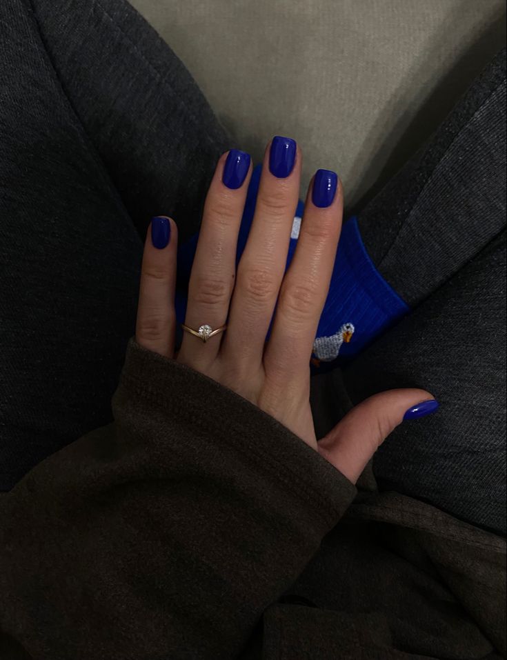 Nails Deep Blue, Nail Inspiration Dark Blue, Cute Nails Dark Blue, Shirt Nail Inspiration, Shirt Blue Nails, Shirt Nails Ideas, Dark Blue Cute Nails, Shirt Gel Nails, Blue Shirt Nails