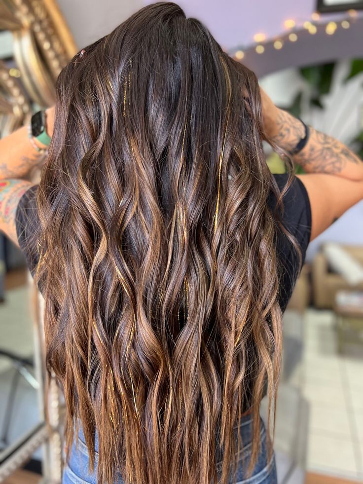 Hair Tinsel Balayage, Brown Hair With Highlights And Tinsel, Cute Tinsel Hair, Hair Tinsel Wedding, Brown Hair With Gold Tinsel, Hair With Tensil, Silver Tinsel In Brown Hair, Brunette Hair With Tinsel, Brown Tinsel Hair