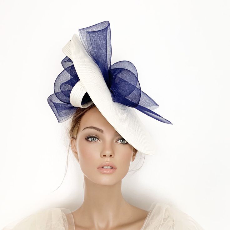 Navy blue fascinator, cream and blue races hat, Royal Ascot hats, wedding hat, luncheon hat, kentucky derby hat, occasion hat, hats Navy blue and off white fascinator with loops and bows. A very flatering hat perfect for Bridal, Royal Ascot, Melbourne Cup, Kentucky Derby, weddings, high tea party, luncheon... or any special occasion. * Follow this link for more beautiful choices from 'Sophie Young Hats' https://www.etsy.com/shop/sophieyounghats White Derby Hat, Derby Hats Diy Ideas, Derby Dresses, Kate Middleton Stil, Style Kate Middleton, Kentucky Derby Outfit, Navy Blue Fascinator, Race Day Hats, Mosquito Plants