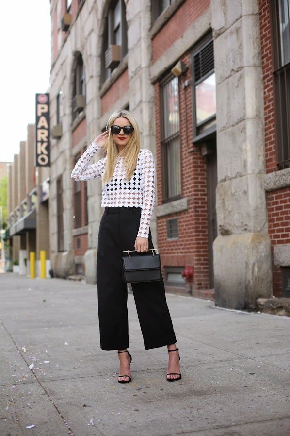 high waist wide leg cropped trousers with cut out crop top and high heels Black Culottes Outfit, Black Trousers Outfit Casual, Black Trouser Outfit, Culotte Outfit, Trousers Outfit Casual, Black Trousers Outfit, Culottes Outfit, Career Girl Daily, Black Culottes