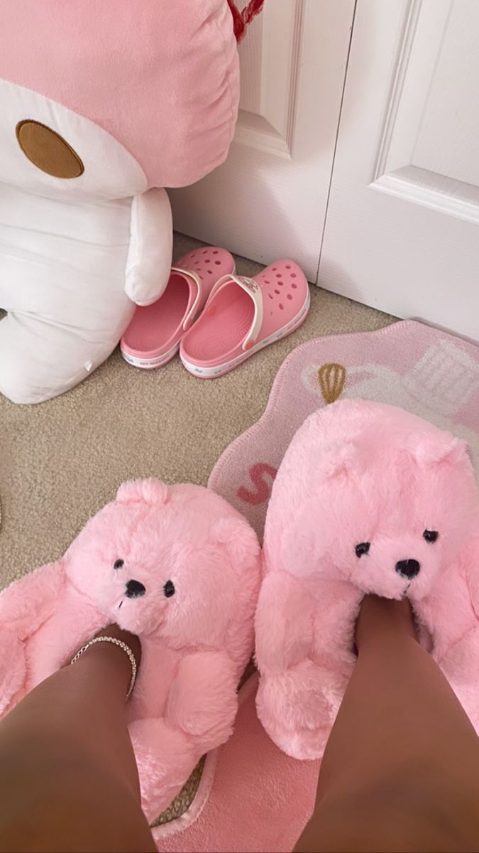 cute pink kawaii bear slippers Amazon anime gloomybear sanrio sanriocore cutecore mymelody hello kitty Sugarbunnies Moppu super sonico adorable loli girly feminine Broke Lifestyle, Teddy Bear Slippers, Bear Shoes, Rilakkuma Korilakkuma, Fluffy Shoes, Animal Bear, Bear Slippers, Pretty Pink Princess, Pink Lifestyle